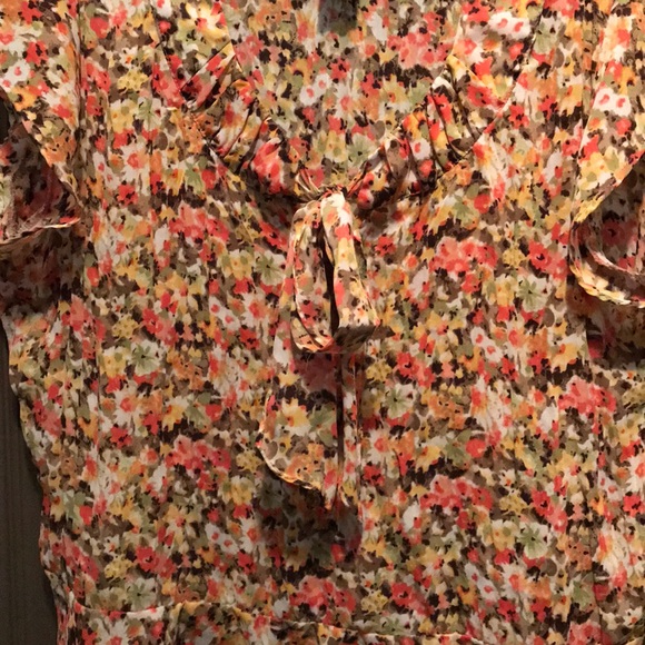 Women’s floral pattern blouse - Picture 2 of 4